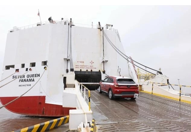 Transport ships are scarce, Chinese electric car companies "play big" to spend billions of dollars buying their own ships - how does VinFast transport? - Photo 1.