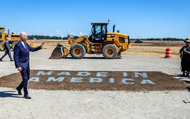 Close-up of new oil that the US is spending hundreds of billions of dollars to 'acquire' the supply