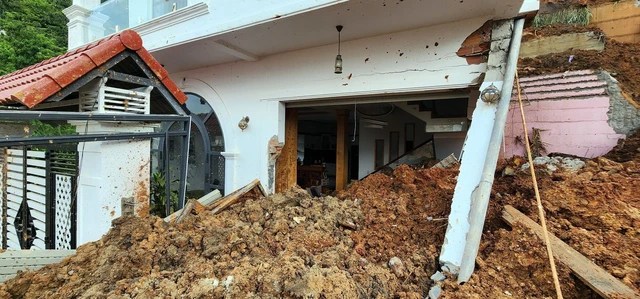 A house is buried by rocks on the first floor. Photo: VNA
