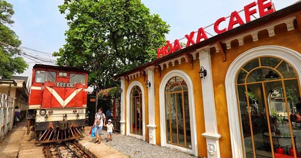 Quán cà phê mới mở tại ga tàu Long Biên hút khách tới check-in