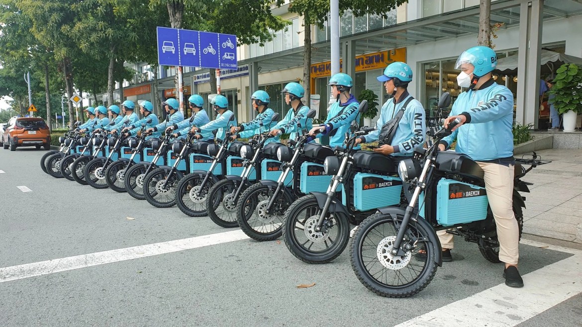 Hãng xe máy điện tự nhận "nhanh nhất Việt Nam" hợp tác cùng Baemin, dùng xe giá 66 triệu đồng giao đồ ăn - Ảnh 1.
