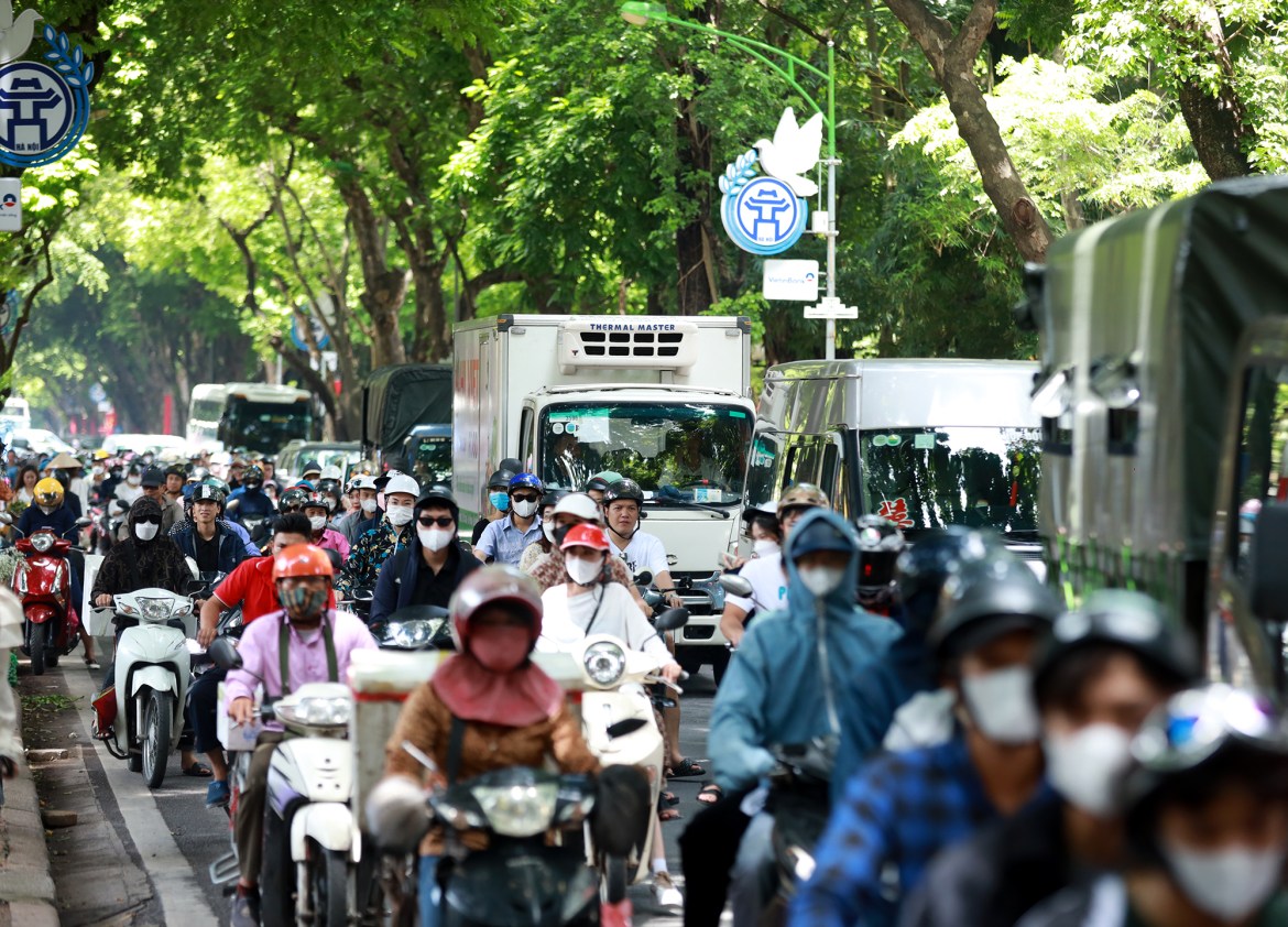 Phan Dinh Phung Street is also often congested due to the large number of people pouring in
