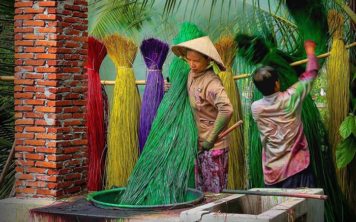Dyeing stage