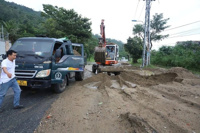 Đà Nẵng: Dừng tham quan chùa Linh Ứng, bán đảo Sơn Trà vì nhiều điểm sạt lở - Ảnh 1.