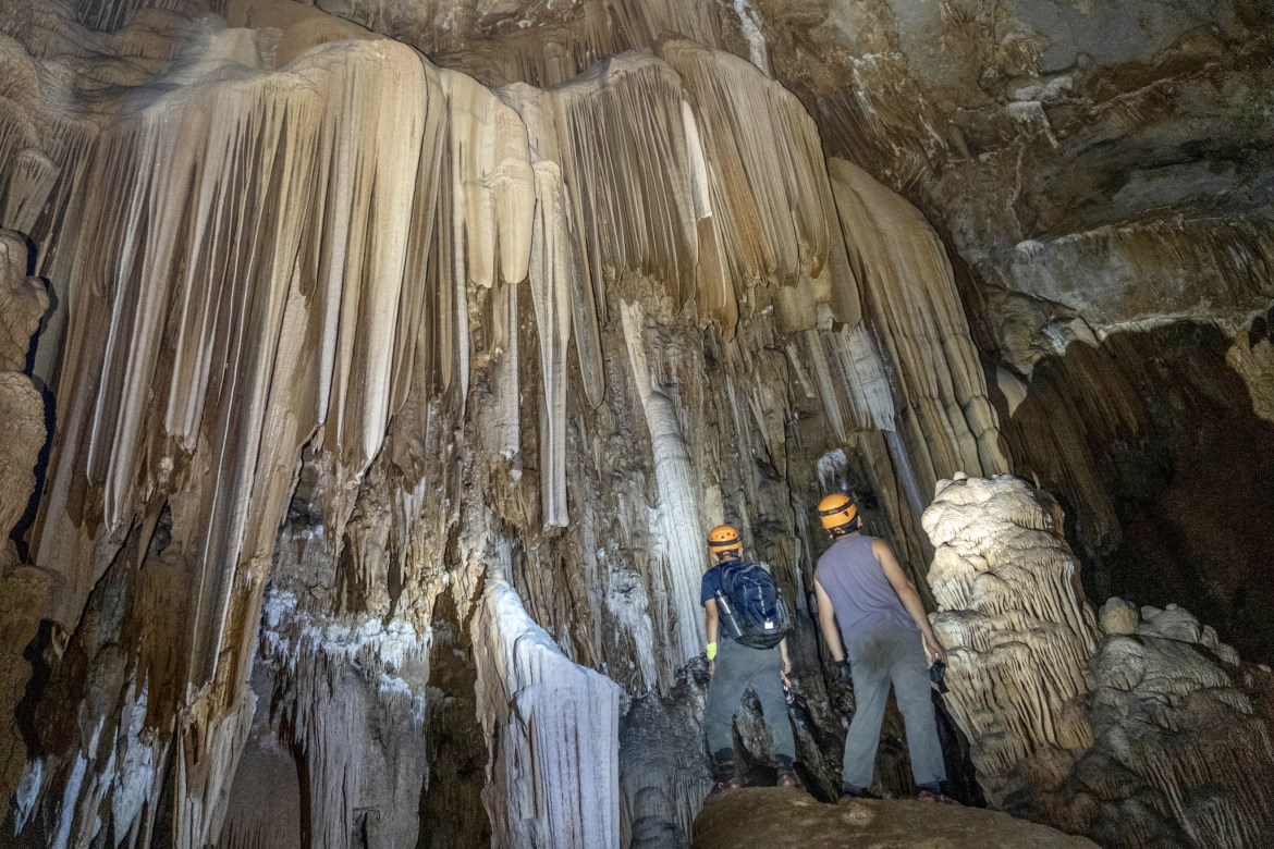The spectacular stalactite system inside