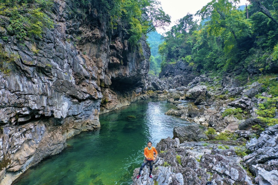 The majestic and wild scenery on the road to conquer Hung Thoong