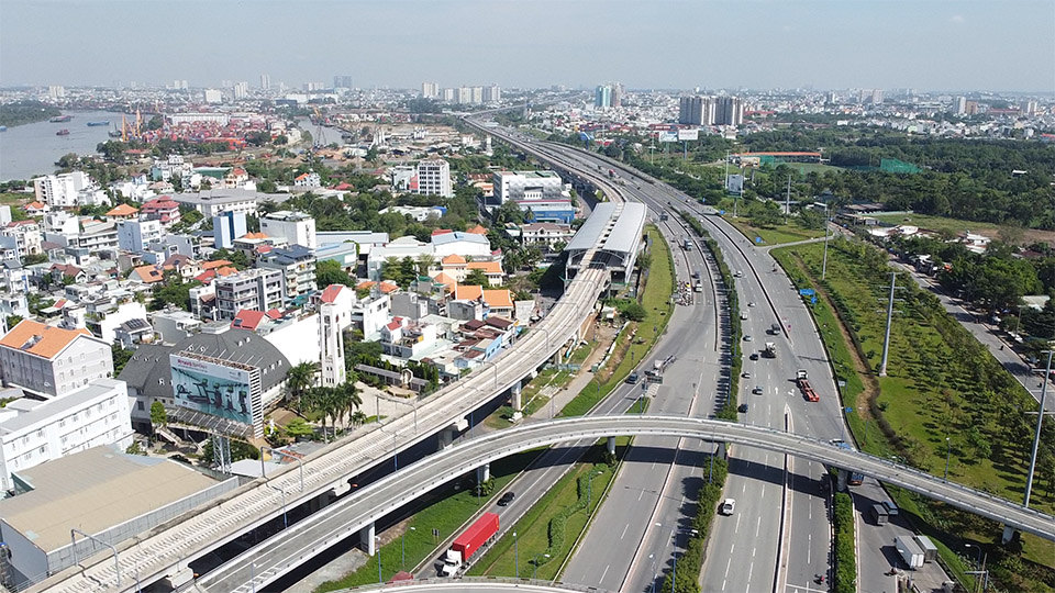 HCMC weighs proposal to extend metro line to two neighboring provinces