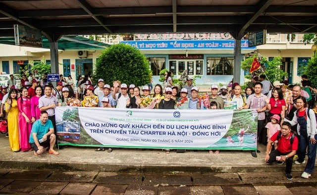 Chuyến tàu charter đầu tiên của năm 2024 đến với Quảng Bình- Ảnh 1.
