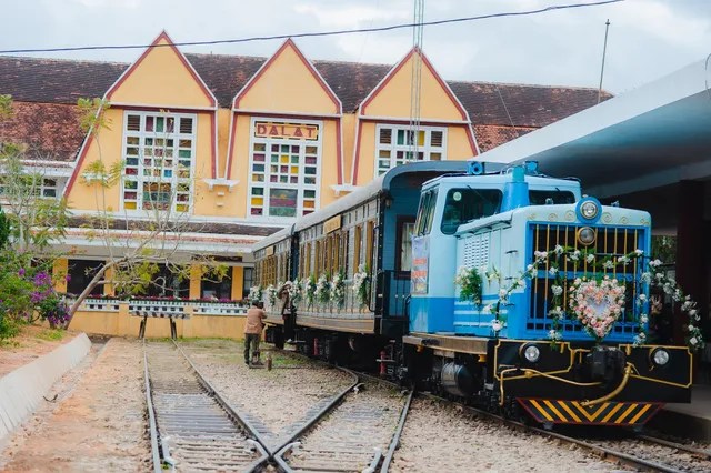 Tàu cổ Đà Lạt - Sức hút mới cho du lịch xứ ngàn hoa - Ảnh 14.