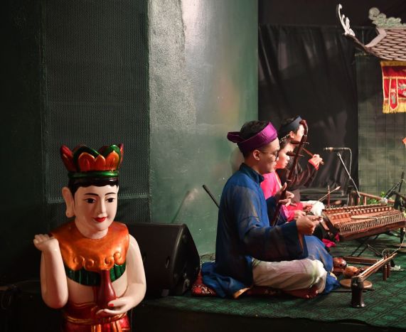 Ban nhạc trên sân khấu.