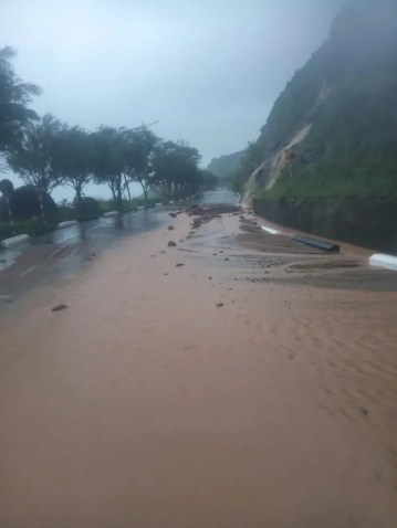 Đà Nẵng: Mưa lớn trên toàn thành phố gây ngập lụt, nguy cơ xảy ra sạt lở, lũ quét - Ảnh 5.