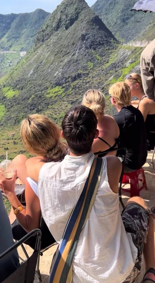 Cảnh tượng "siêu thực" tại nơi địa đầu Việt Nam khiến hàng loạt khách Tây điêu đứng- Ảnh 5.