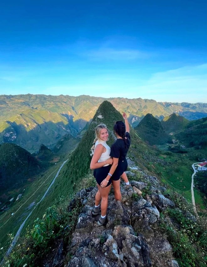 Cảnh tượng "siêu thực" tại nơi địa đầu Việt Nam khiến hàng loạt khách Tây điêu đứng- Ảnh 14.