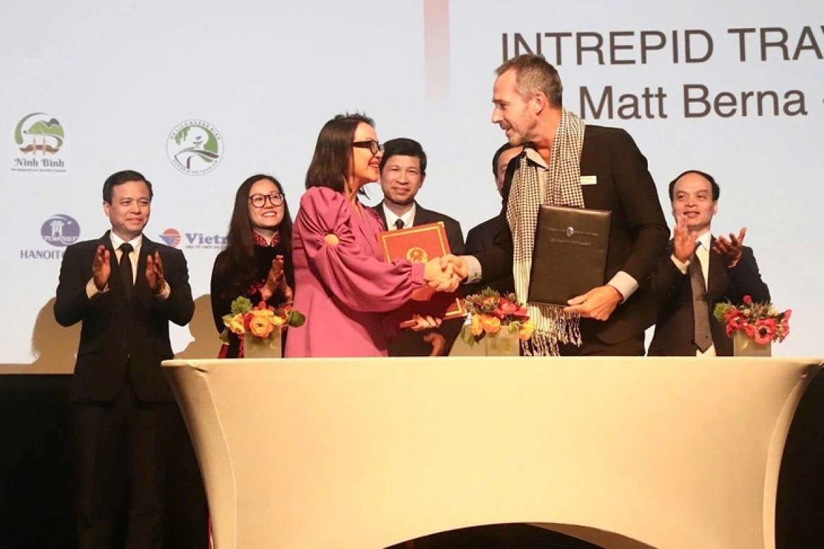 Vingroup joins hands with Warner Music Group and Indochina Productions to promote Vietnam - Photo 2.