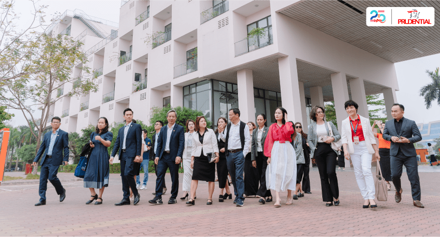 Các học viên tham quan doanh nghiệp tại Fsoft