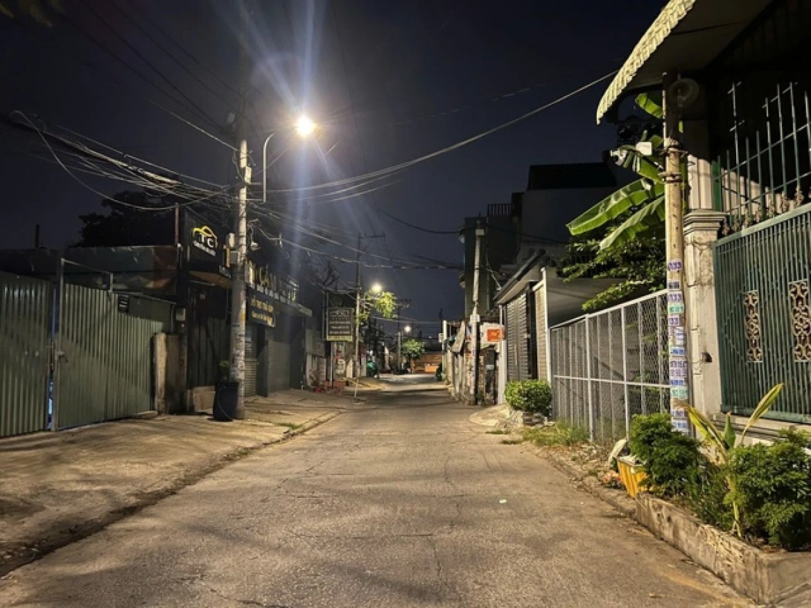 After screaming, neighbor found stabbed in critical condition in Thu Duc - Photo 1.