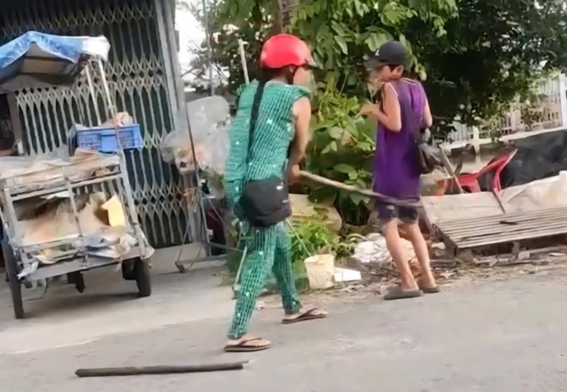 Can Tho City: Verifying that an aunt beat her two grandchildren because of unsold lottery tickets - Photo 1.