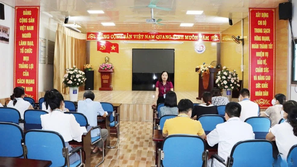 Mai Son Regional Medical Center held an urgent meeting after a death caused by RSV virus at Hong Ngoc Kindergarten. Photo: Nguyen Thu