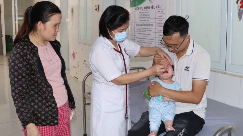 RSV respiratory syncytial virus test for children at Mai Son Regional General Hospital. Photo: Nguyen Thu